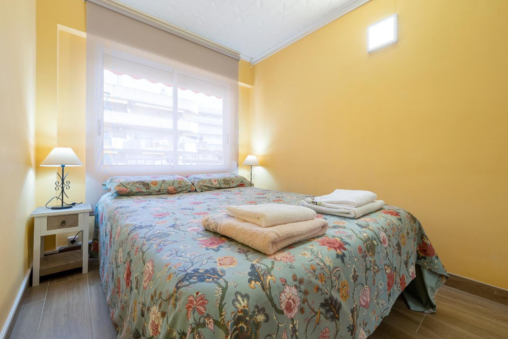 Hauzify I Apartament Van Gogh Salou Bagian luar foto